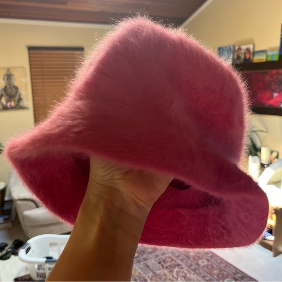 fuzzy hat, adult OS - Picture 2 of 4